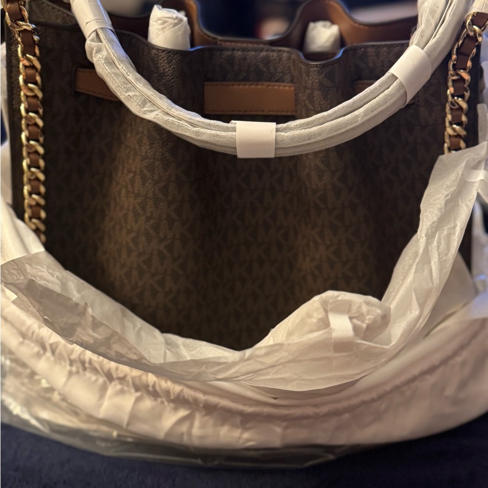 NWT AND DUST BAG- MK MINA LARGE BELTED GOLD CHAIN SHOULDER BAG BROWN